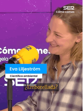 Video con experta científica hablando de los contaminantes en el agua embotellada y del grifo